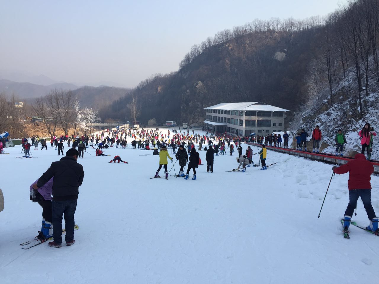 河南平頂山大峽谷滑雪場游樂場成功開幕，河北迪特加油助威